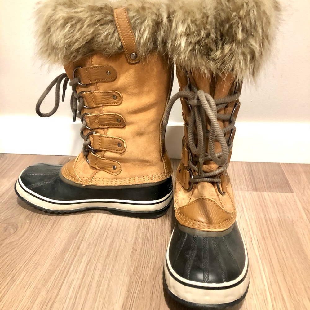 Sorel Joan of Arctic boots 8.5 great condition !